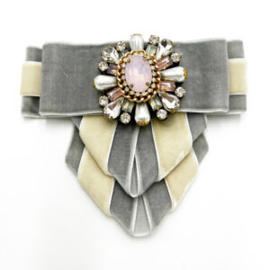 Classic chic style brooch in grey and beige