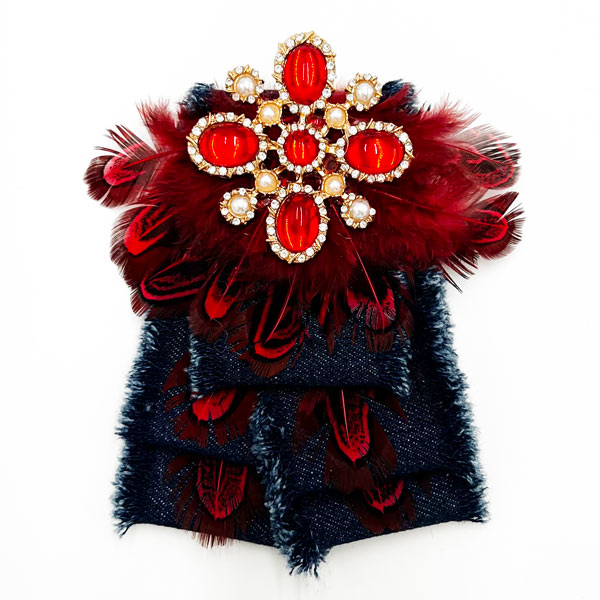 Modern chic brooch in blue and red