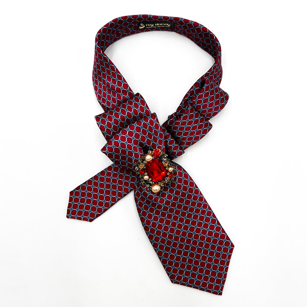 Pleated necktie geometric pattern