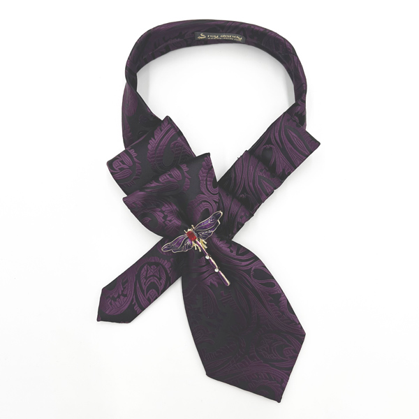 Pleated necktie paisley pattern